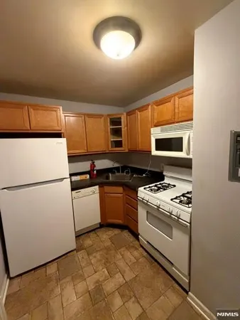 $1,950 | 26-02 High Street, Fair Lawn, NJ 07410