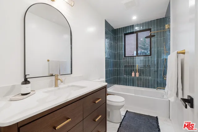 $6,750 | 2911 South Rimpau Boulevard, Unit 1, Los Angeles, CA 90016