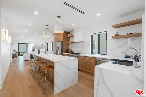$6,750 | 2911 South Rimpau Boulevard, Unit 1, Los Angeles, CA 90016