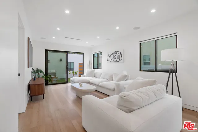 $6,750 | 2911 South Rimpau Boulevard, Unit 1, Los Angeles, CA 90016