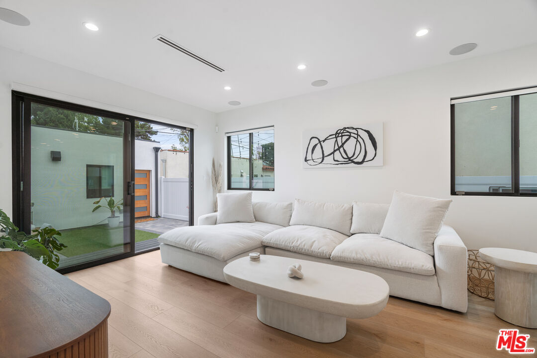 2911 South Rimpau Boulevard, Unit 1 Los Angeles, CA 90016 - Photo 6 of 28