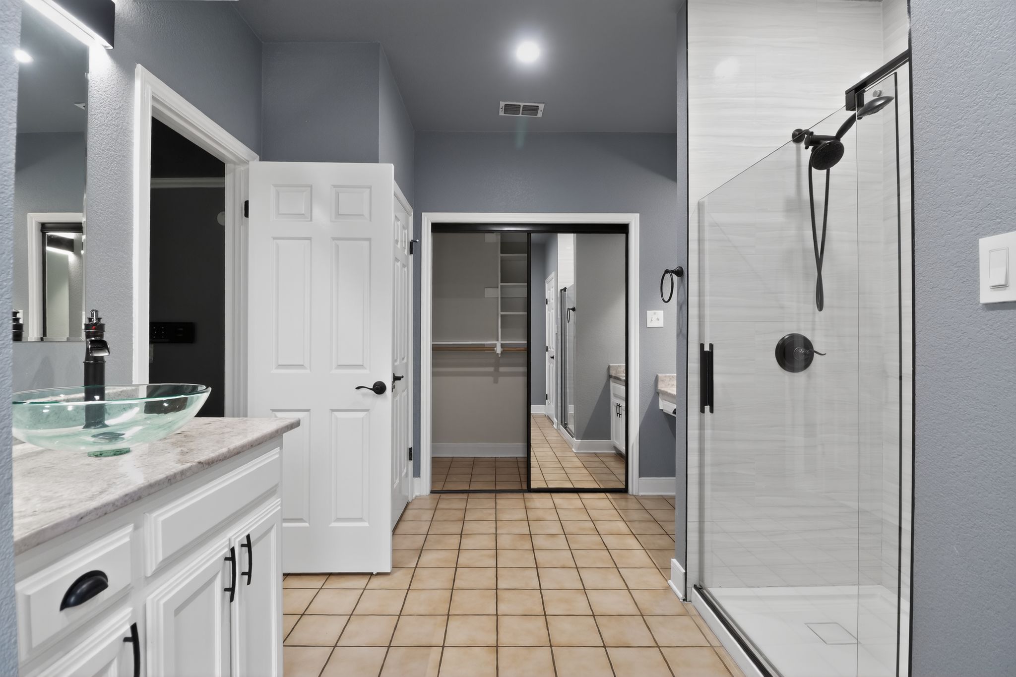 128 Mockingbird Lane Georgetown, TX 78633 - Photo 15 of 32 Primary Bathroom with Two Closets