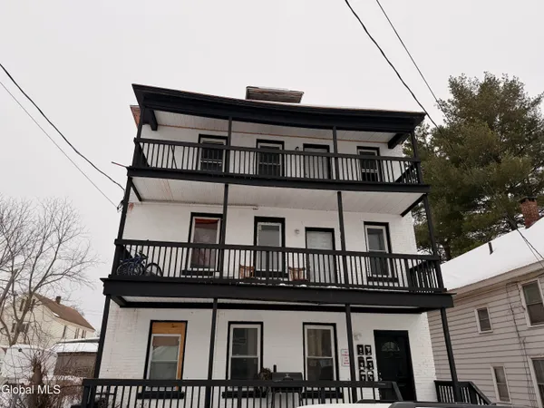 $1,200 | 8 Gardiner Street, Unit LOWR, Amsterdam, NY 12010