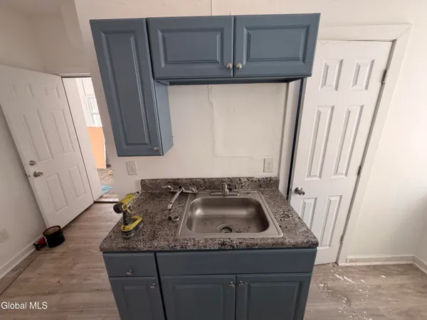 $1,200 | 8 Gardiner Street, Unit LOWR, Amsterdam, NY 12010