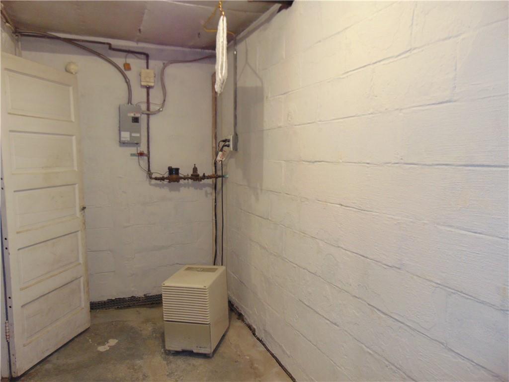5569 Aiken Road McKees Rocks, PA 15136 - Photo 13 of 24 a bathroom with a shower