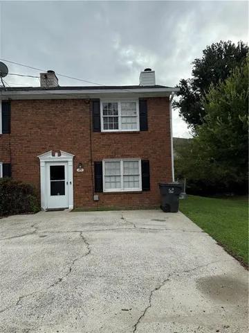 a front view of house with yard