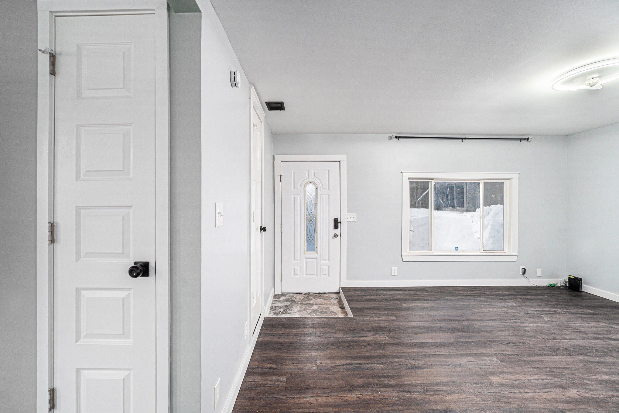 11245 McArthur Road Atlanta, MI 49709 - Photo 7 of 25 Front door, livingroom