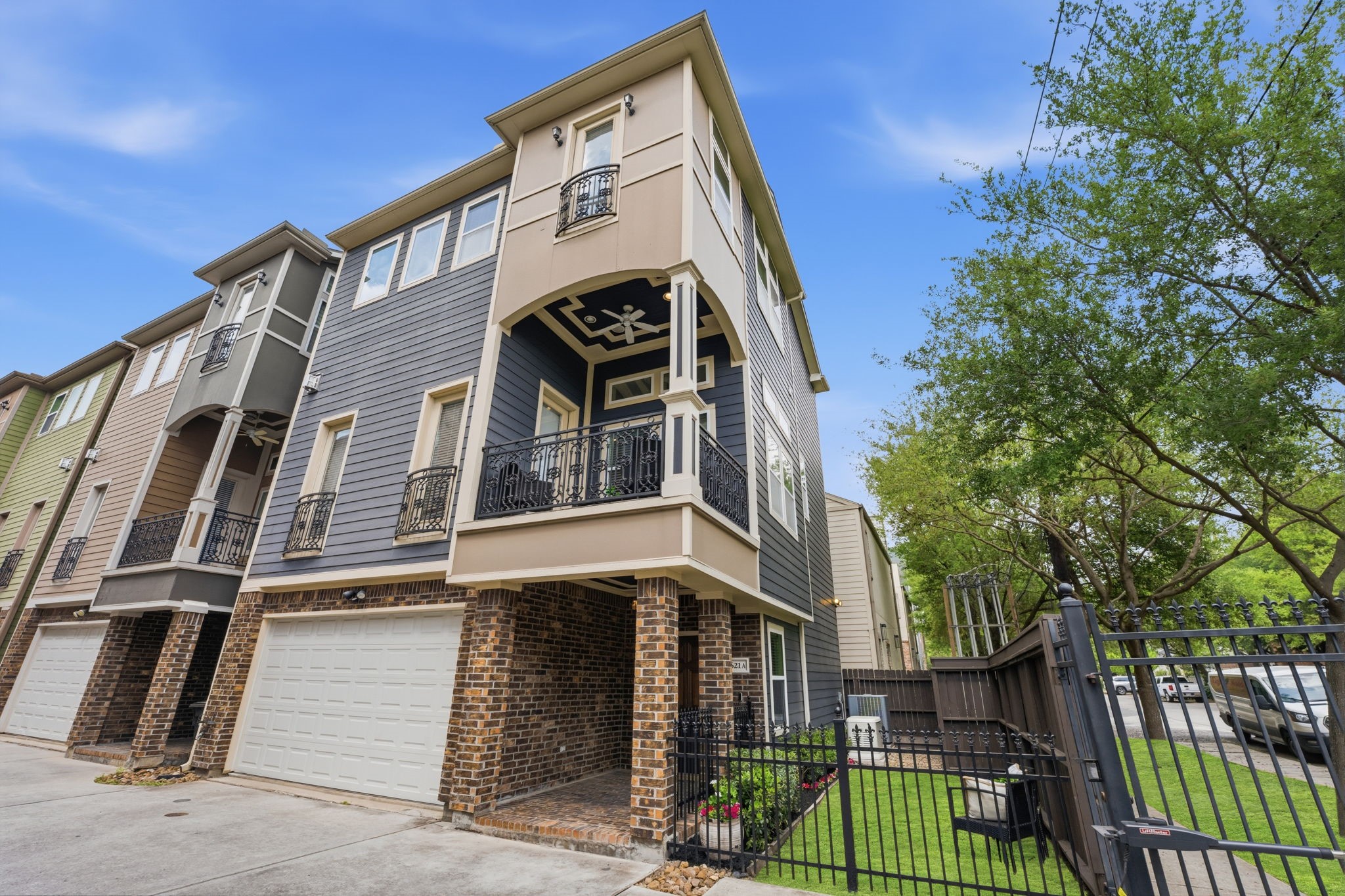 621 Rutland Street, Unit A Houston, TX 77007 - Photo 1 of 49