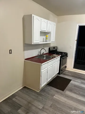 $1,975 | 800 Hallett Street, Unit 2, Bridgeport, CT 06608