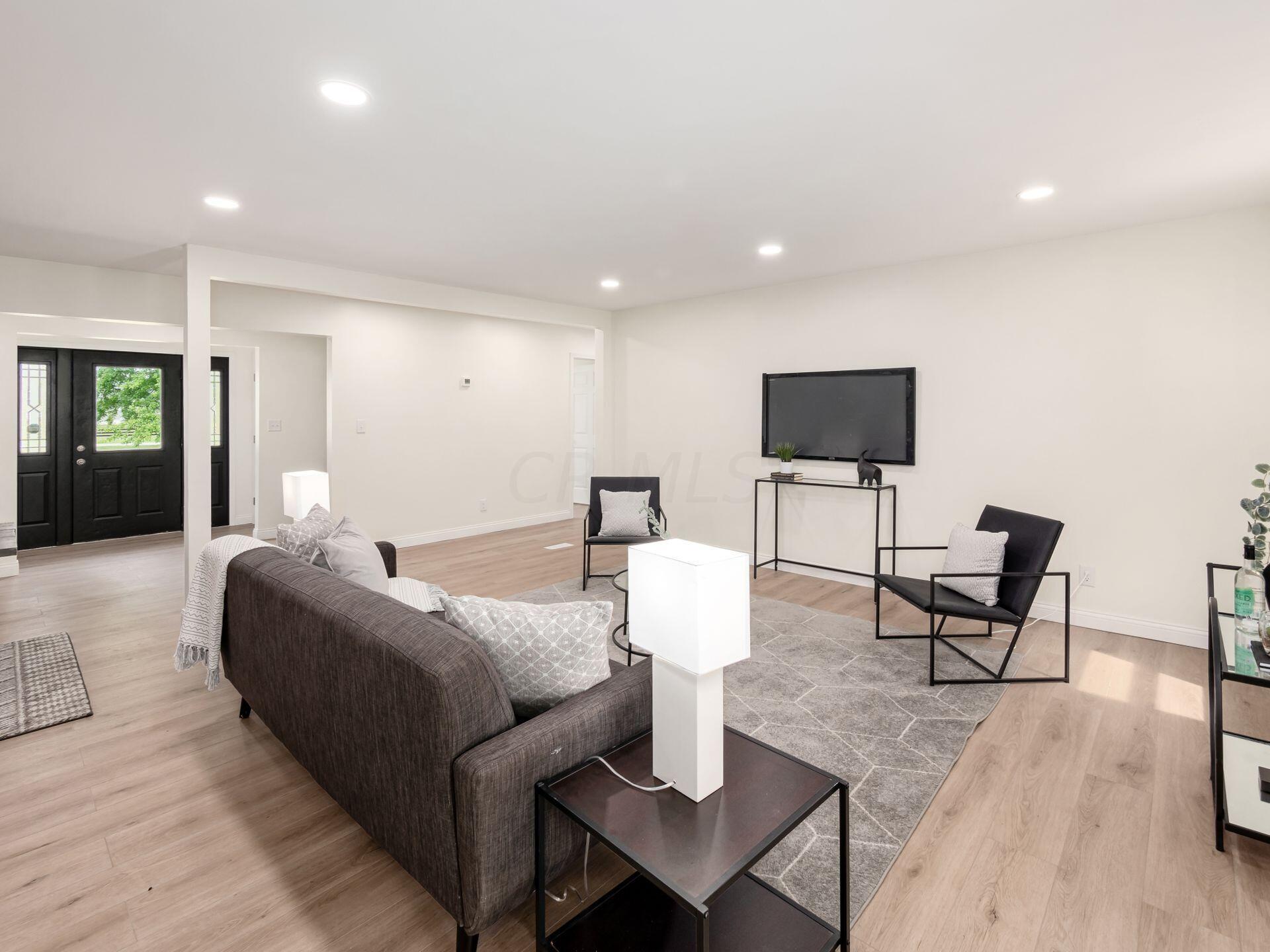 6489 Renner Road Columbus, OH 43228 - Photo 5 of 30 013_5a7ef35_A 6489 Renner 027
