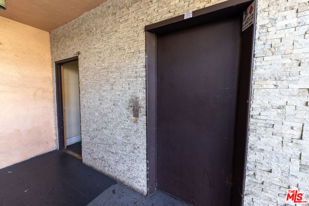 947 South Westmoreland Avenue, Unit 310 Los Angeles, CA 90006 - Photo 11 of 17