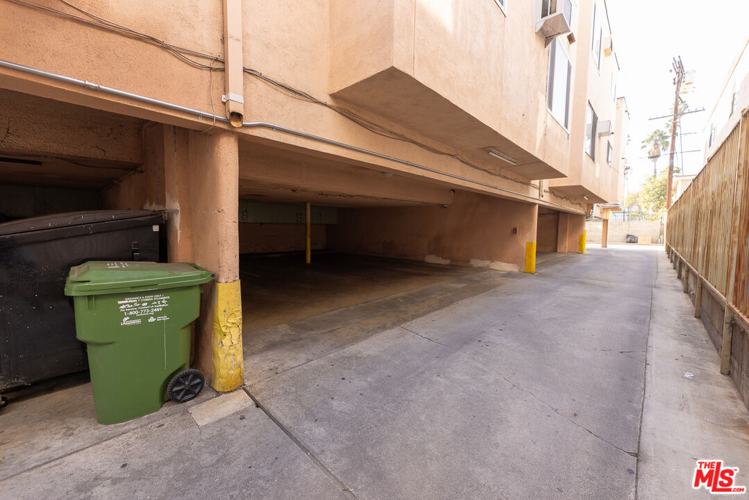 947 South Westmoreland Avenue, Unit 310 Los Angeles, CA 90006 - Photo 13 of 17 a view of a garage