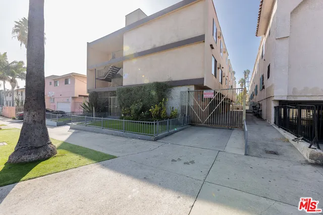 $1,695 | 947 South Westmoreland Avenue, Unit 310, Los Angeles, CA 90006
