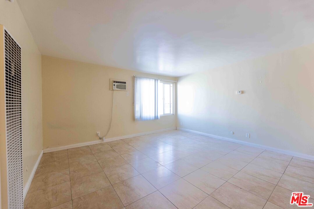 947 South Westmoreland Avenue, Unit 310 Los Angeles, CA 90006 - Photo 3 of 17 a view of an empty room with a window