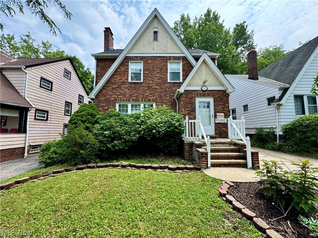 1163 Oxford Road Cleveland Heights, OH 44121 - Photo 1 of 28