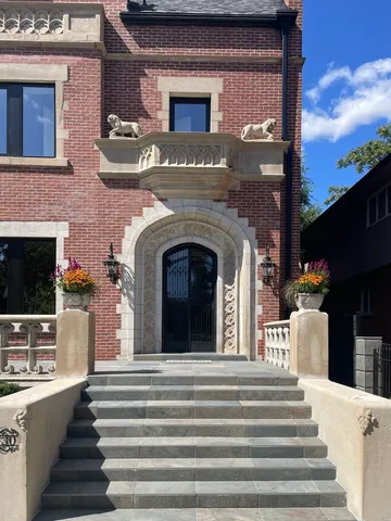 a view of entryway with a front door