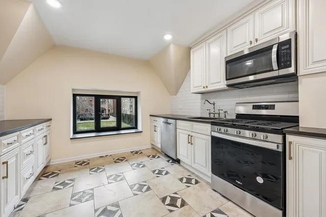 $2,400,000 | 4730 South Greenwood Avenue, Chicago, IL 60615