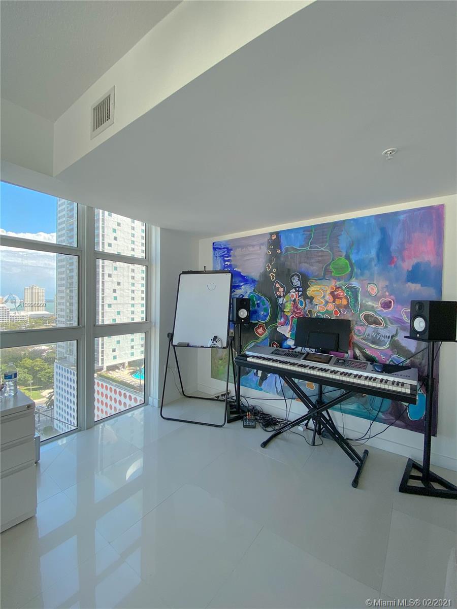 41 Southeast 5th Street, Unit 1201 Miami, FL 33131 - Photo 13 of 32