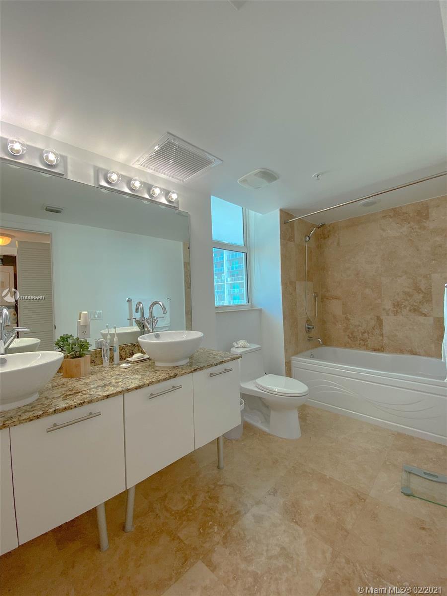 41 Southeast 5th Street, Unit 1201 Miami, FL 33131 - Photo 24 of 32