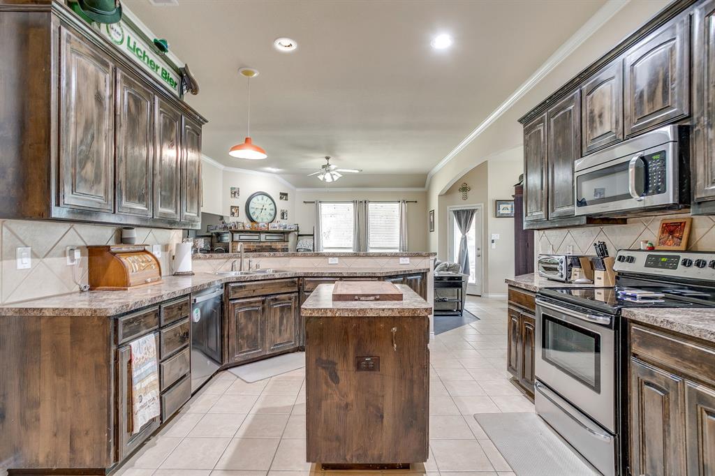 132 Creekwood Ranch Road Azle, TX 76020 - Photo 16 of 40