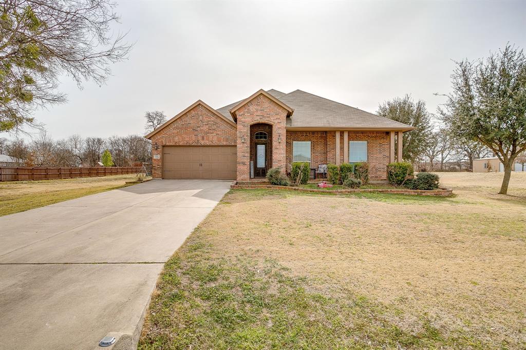 132 Creekwood Ranch Road Azle, TX 76020 - Photo 4 of 40