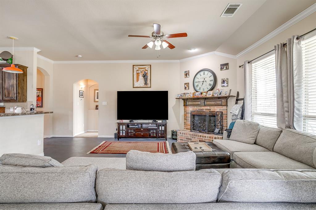 132 Creekwood Ranch Road Azle, TX 76020 - Photo 9 of 40