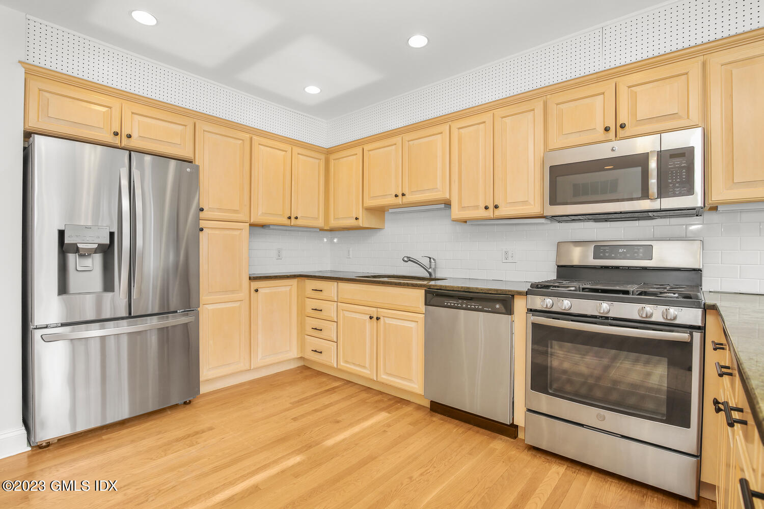 72 Orchard Street Cos Cob, CT 06807 - Photo 8 of 21 70 Orchard St Cos cob CT 06807-large-019