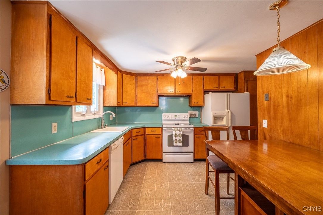 7882 Dewitt Drive Lysander, NY 13027 - Photo 11 of 28