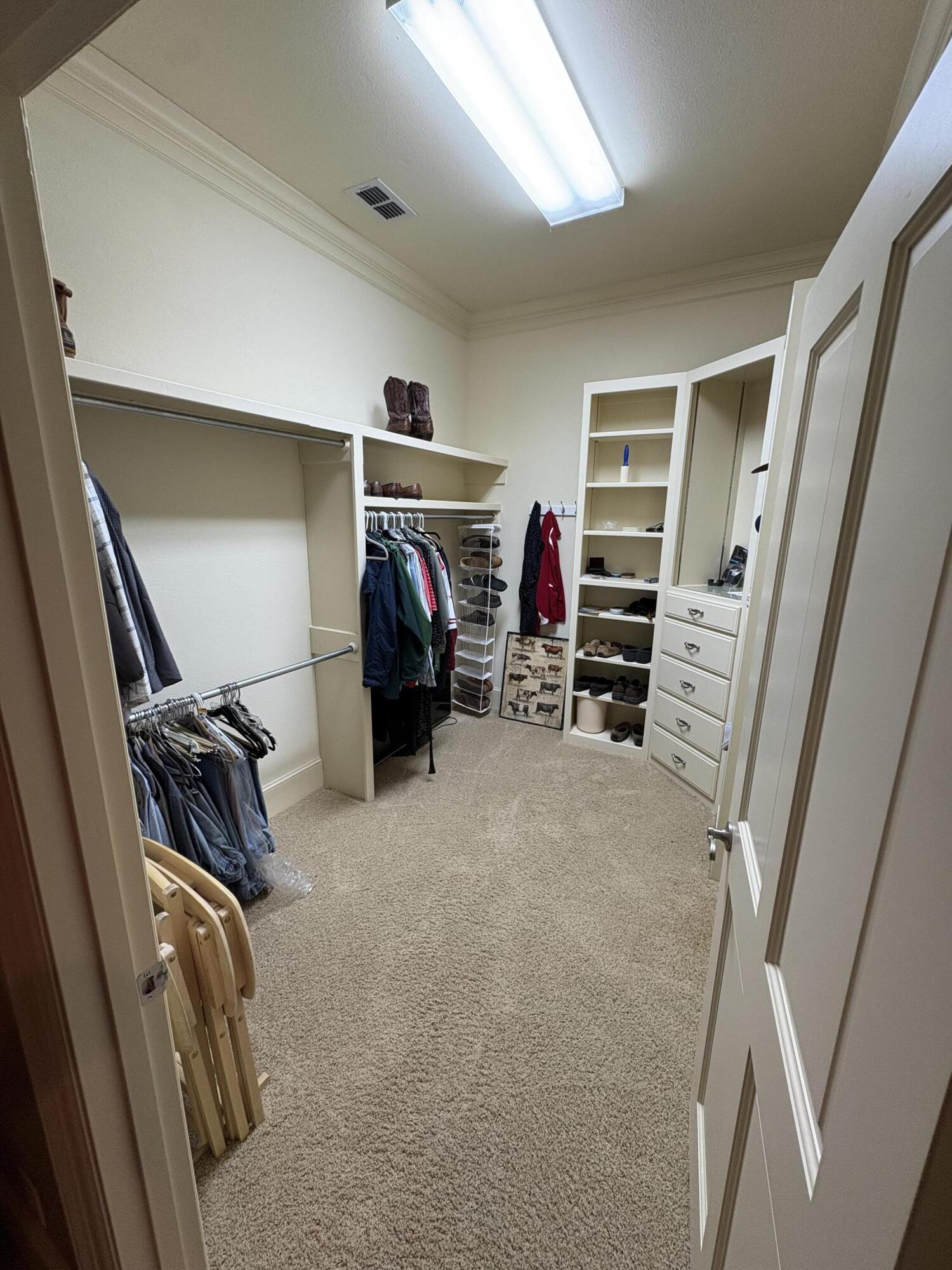 880 Highway 83 Loop, TX 79342 - Photo 22 of 34 Closet