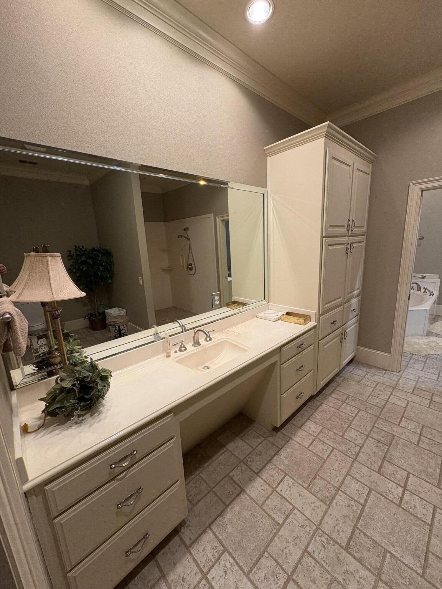 880 Highway 83 Loop, TX 79342 - Photo 23 of 34 Bathroom