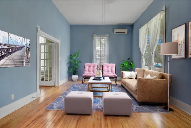 $299,999 | 501 Burleson Street, Smithville, TX 78957