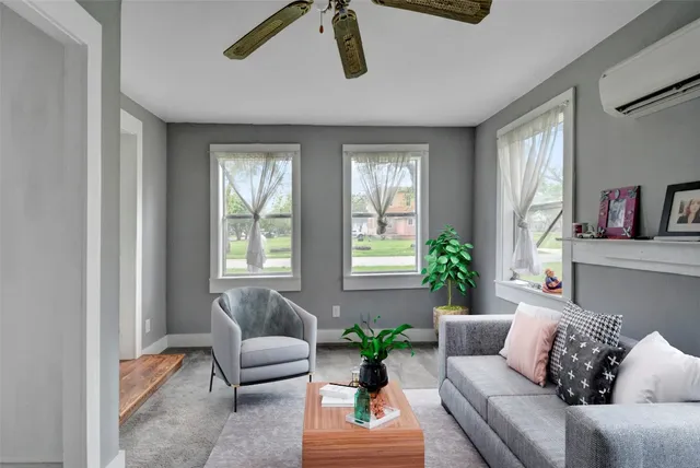 $299,999 | 501 Burleson Street, Smithville, TX 78957