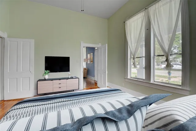 $299,999 | 501 Burleson Street, Smithville, TX 78957