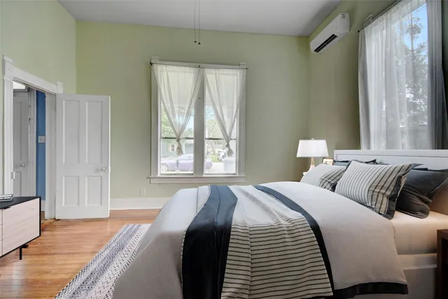 $299,999 | 501 Burleson Street, Smithville, TX 78957