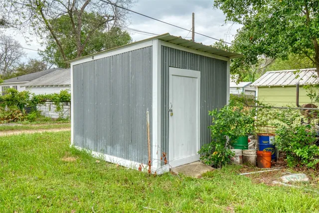 $299,999 | 501 Burleson Street, Smithville, TX 78957