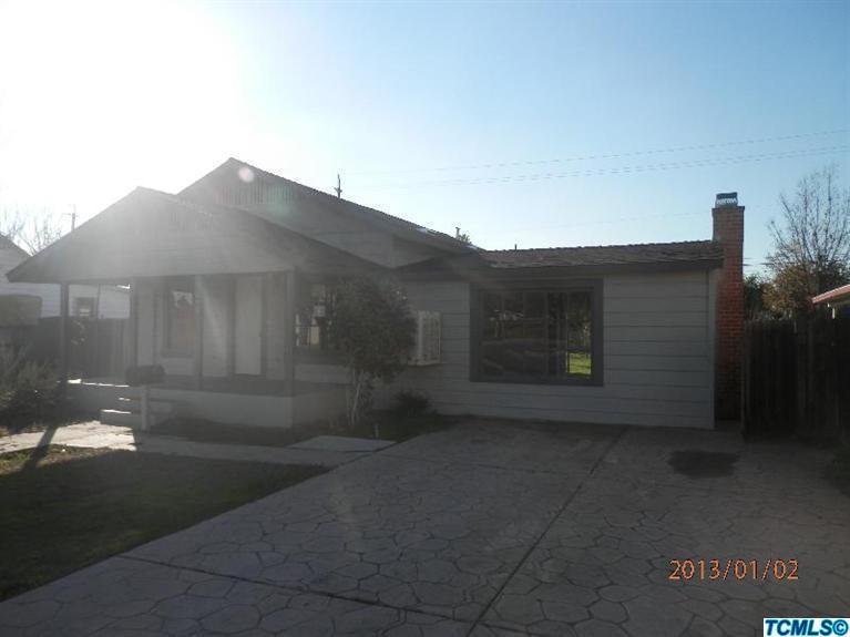 240 South Filbert Road Exeter, CA 93221 - Photo 3 of 10 a backyard of a house