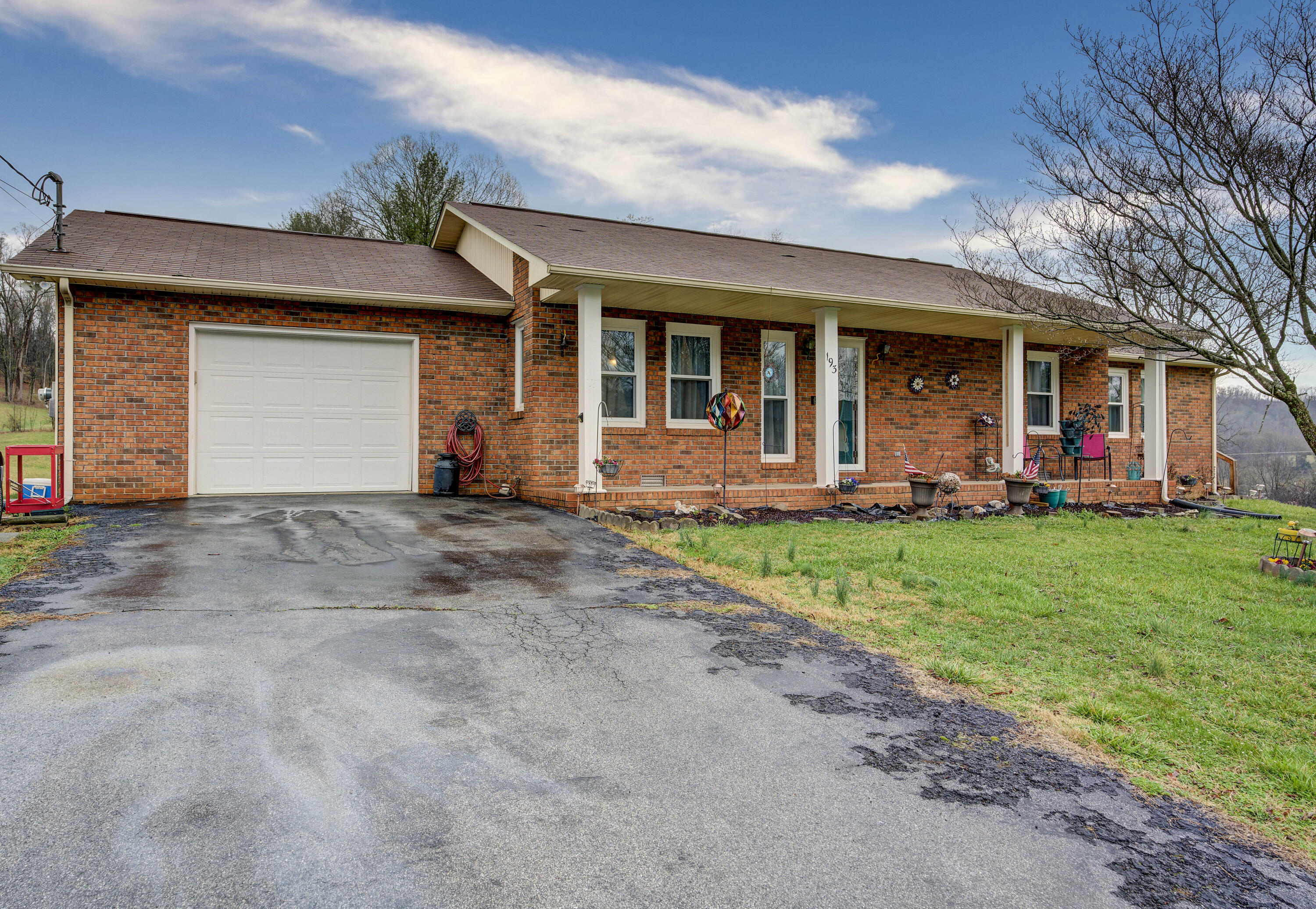 193 Carlton Road Bristol, TN 37620 - Photo 2 of 23 Carlton--5