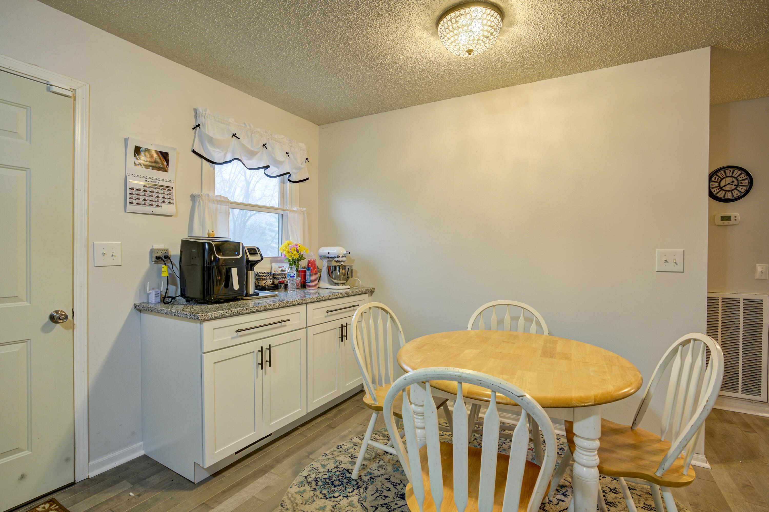 193 Carlton Road Bristol, TN 37620 - Photo 8 of 23 Carlton--12