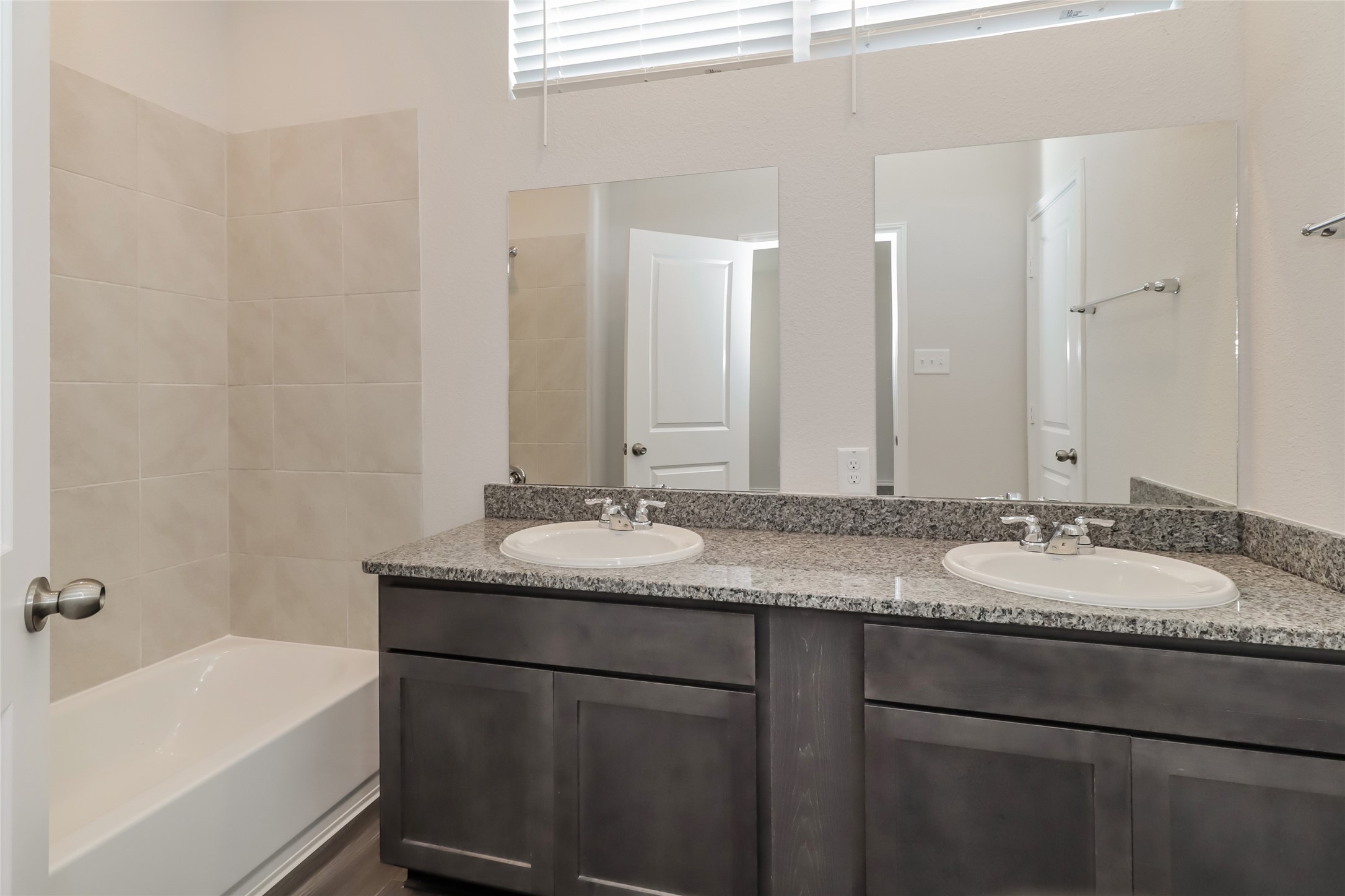 15358 Estrella Road West Houston, TX 77073 - Photo 11 of 15 Photos may be representative of the floor plan and not the exact home. Finishes, layout, and features of the actual property for lease may vary.