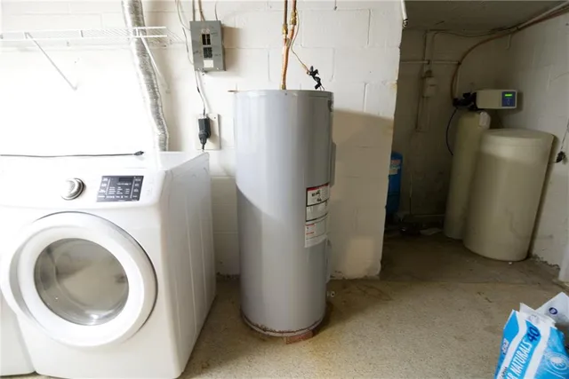 a view of a storage & utility room with washer and dryer