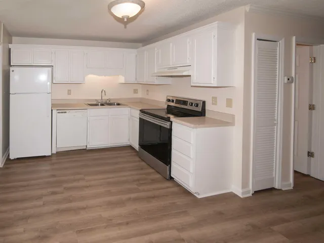 $175,000 | 6240 Lucille Drive, Unit 161E, North Charleston, SC 29406