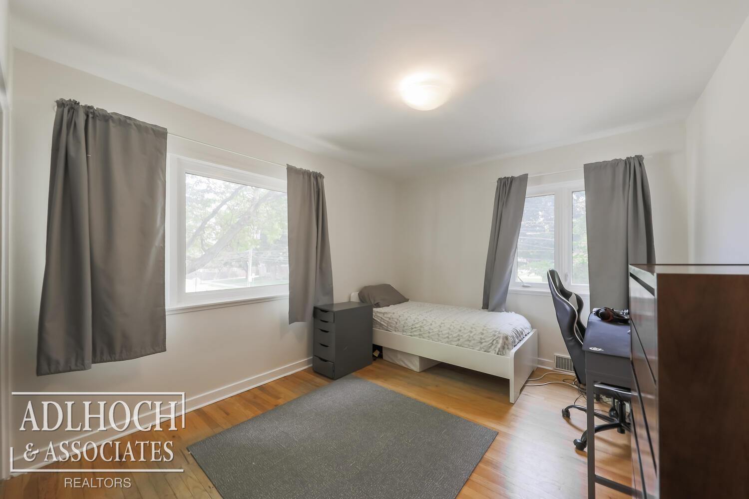 681 Roslyn Road Grosse Pointe, MI 48236 - Photo 22 of 32 50115636-39.JPG