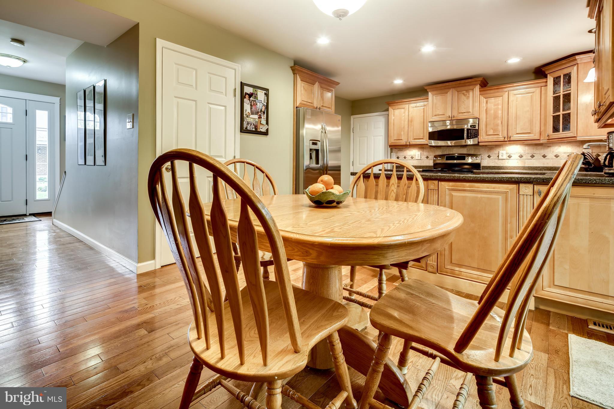 9523 Ridgeview Drive Columbia, MD 21046 - Photo 7 of 30 Breakfast area