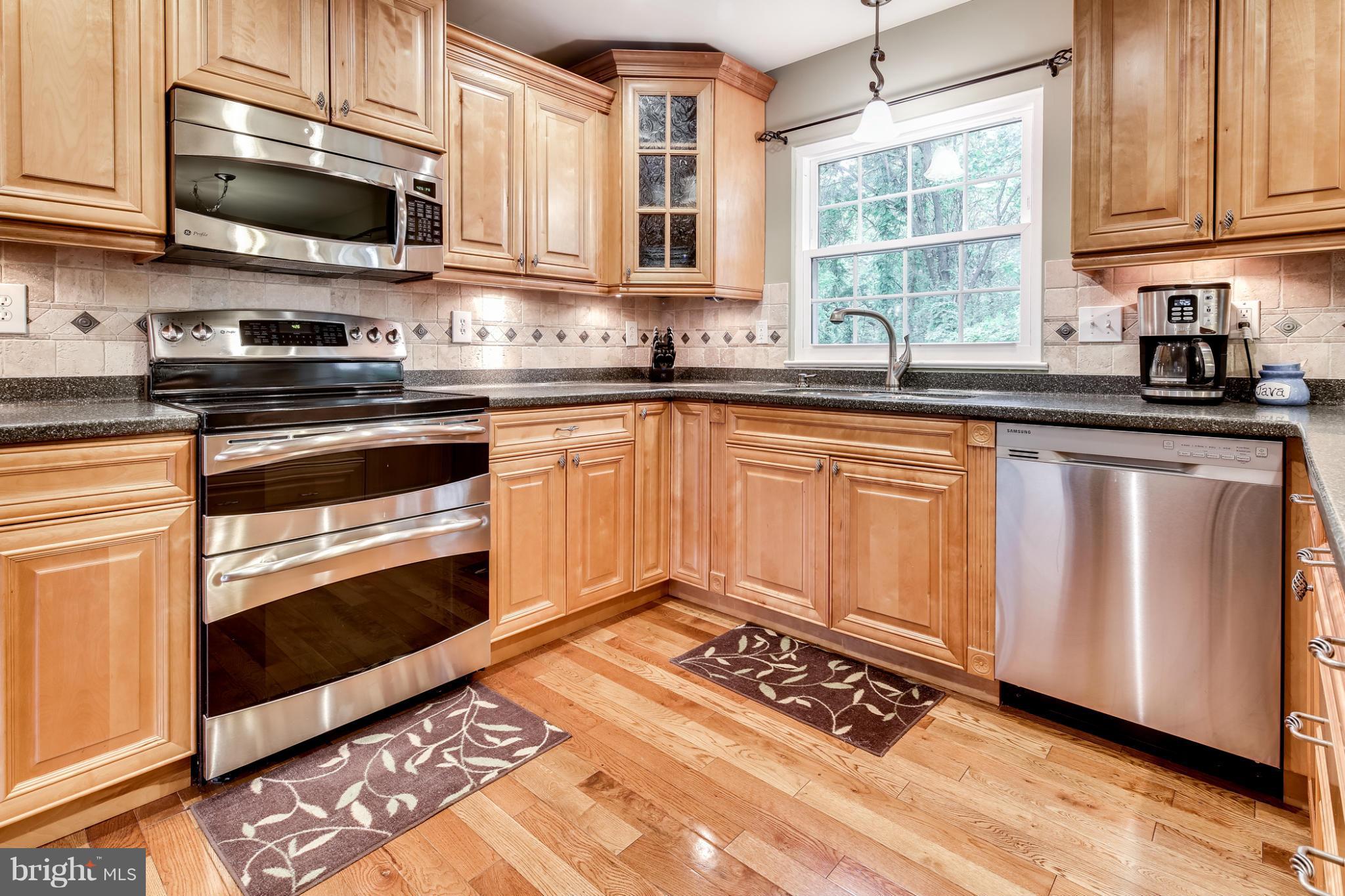 9523 Ridgeview Drive Columbia, MD 21046 - Photo 9 of 30 Kitchen
