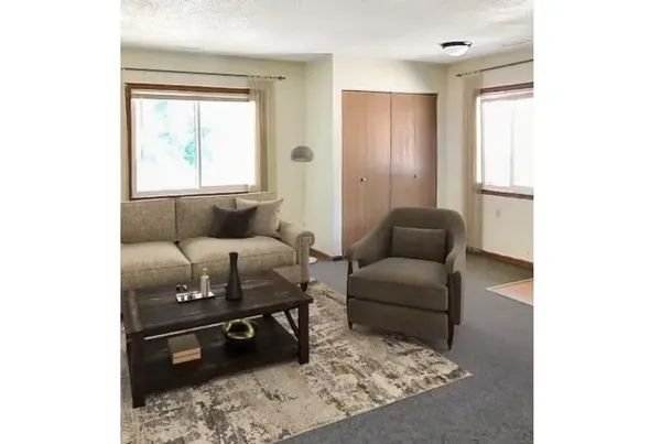 $953 | 711 Nuckolls Street, Glenwood, IA 51534