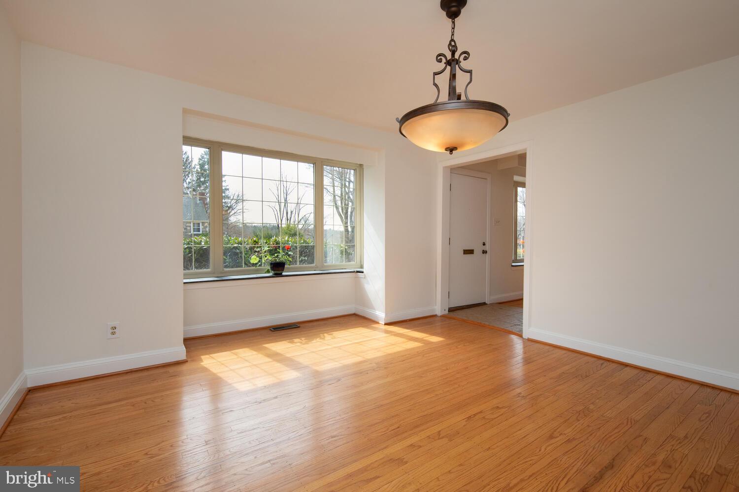 127 Kingston Road Cheltenham, PA 19012 - Photo 8 of 31 Gallery Image 8