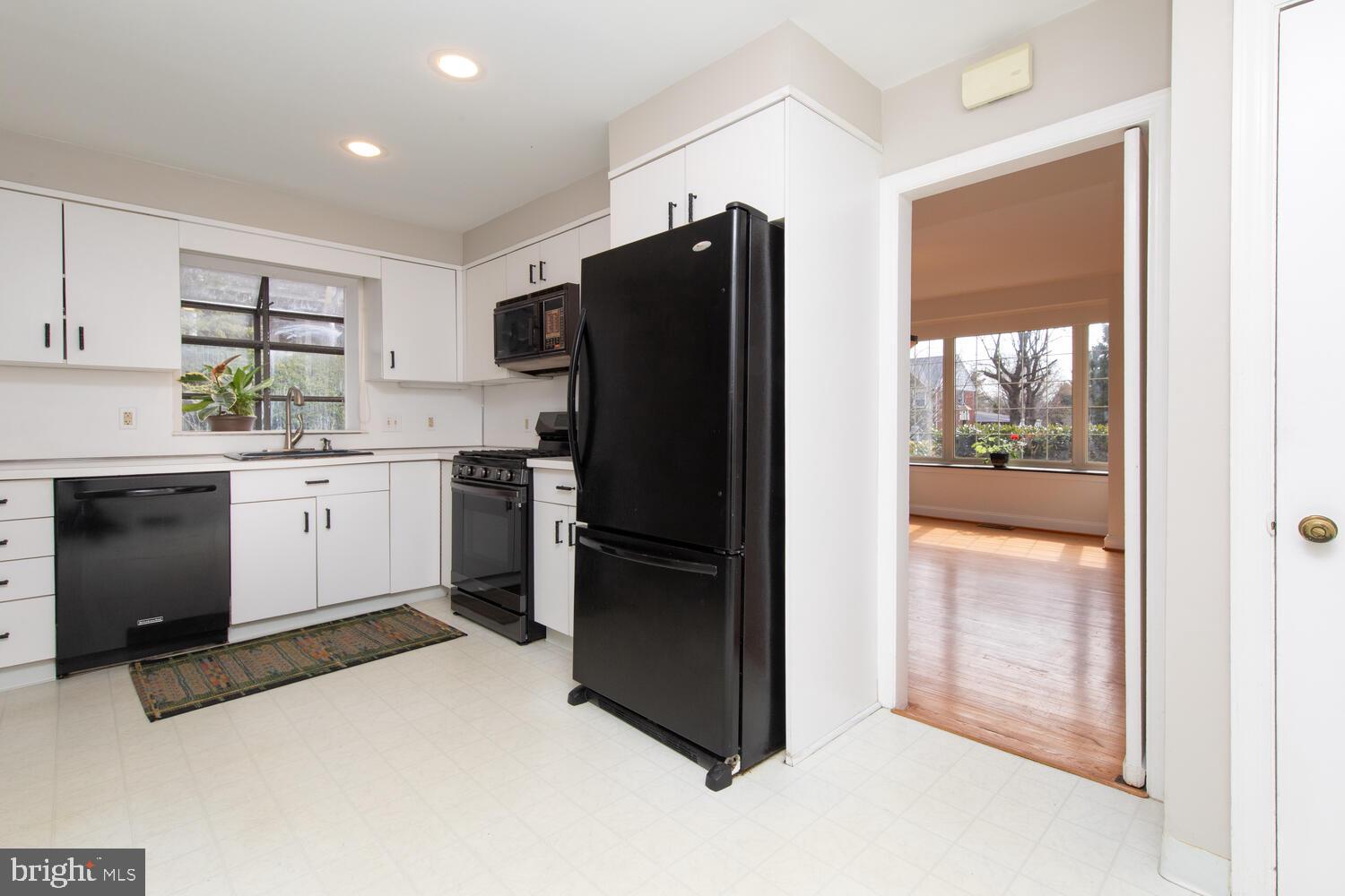 127 Kingston Road Cheltenham, PA 19012 - Photo 10 of 31 Gallery Image 10