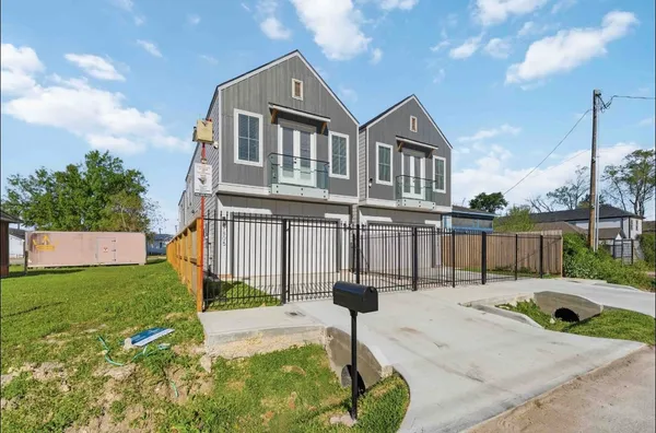 $479,999 | 7809 Dyer Street, Houston, TX 77088