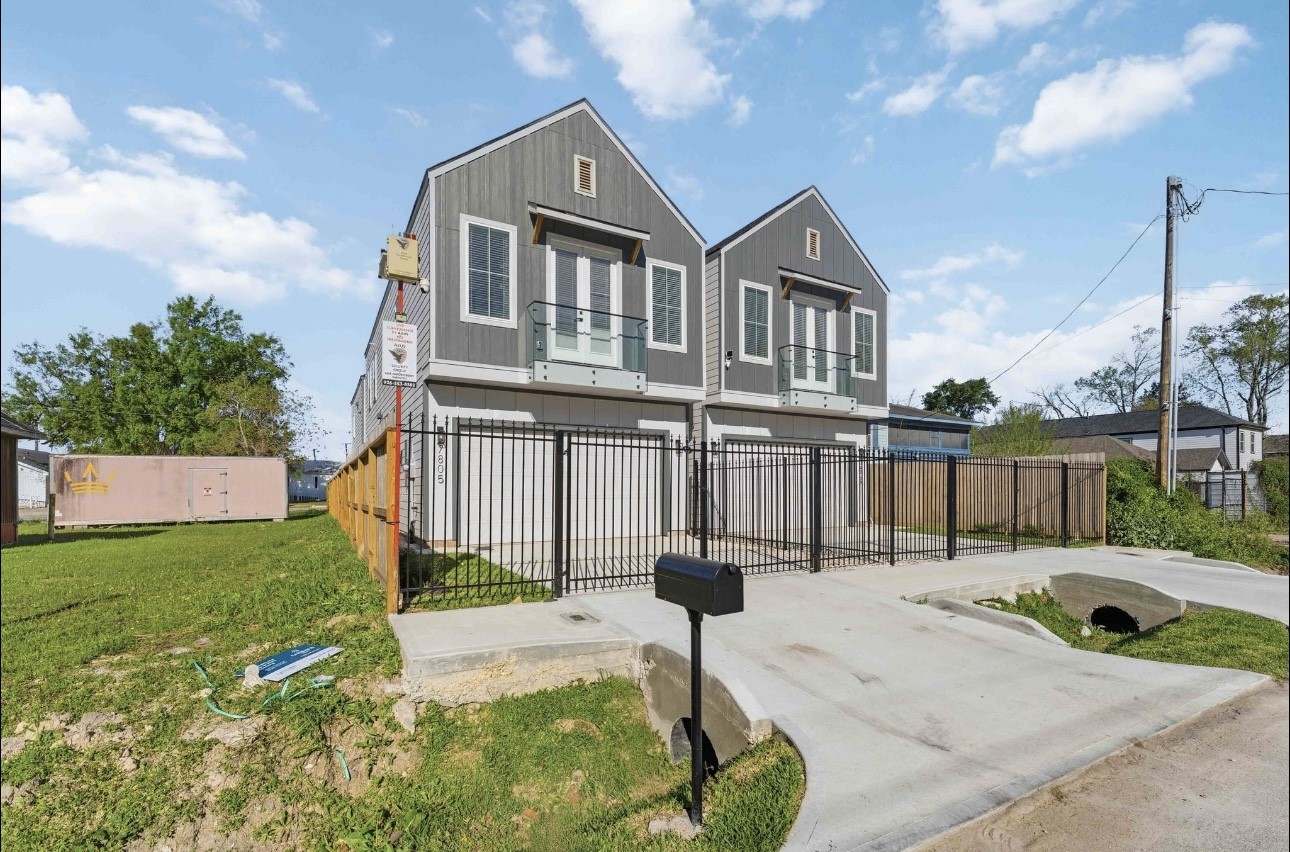 7809 Dyer Street Houston, TX 77088 - Photo 2 of 27