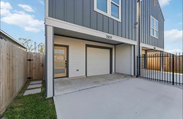 $479,999 | 7809 Dyer Street, Houston, TX 77088